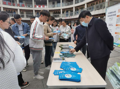 貴州健康職業(yè)學(xué)院開展食品衛(wèi)生安全與傳染病預(yù)防知識(shí)宣傳活動(dòng)，提供專業(yè)食品安全與營(yíng)養(yǎng)咨詢服務(wù)